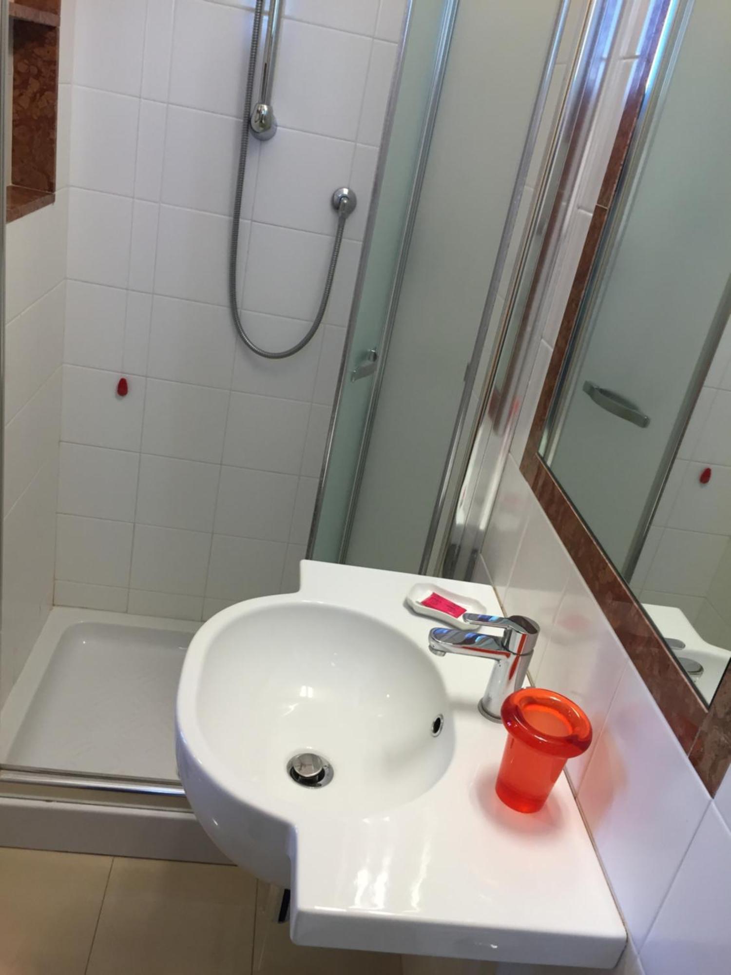 Hotel Fiorella Сенигаллия Номер фото