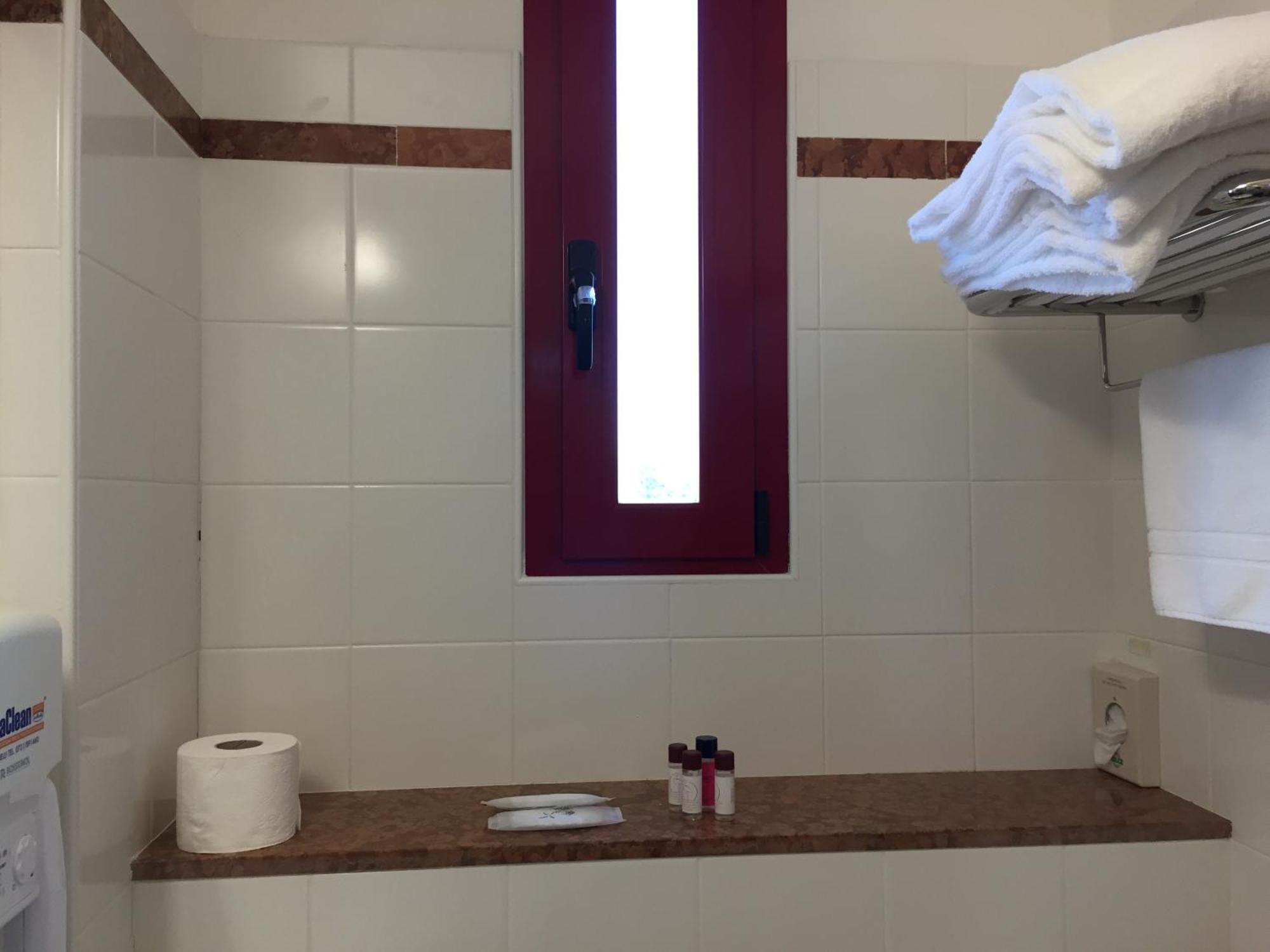 Hotel Fiorella Сенигаллия Номер фото
