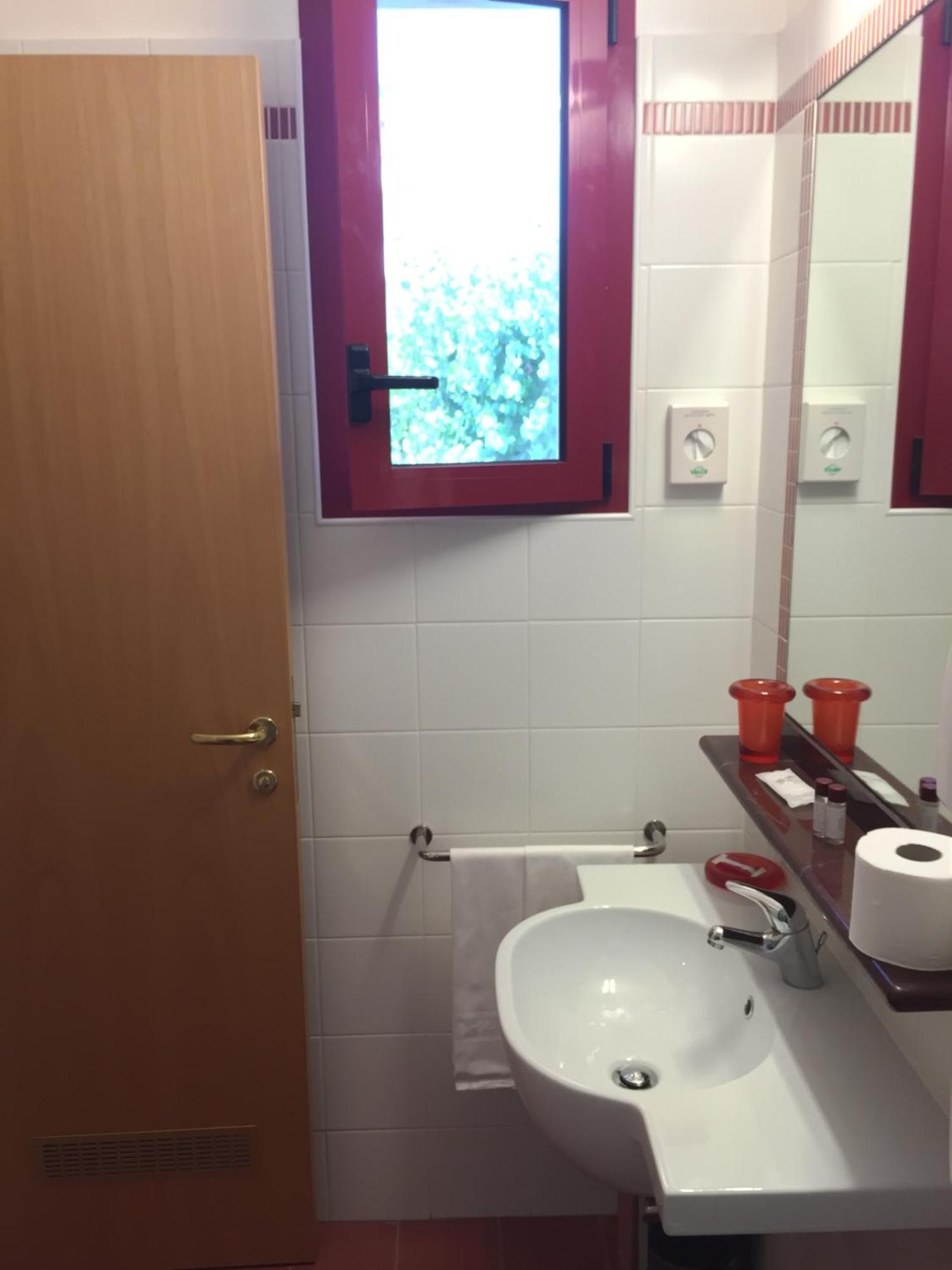 Hotel Fiorella Сенигаллия Номер фото