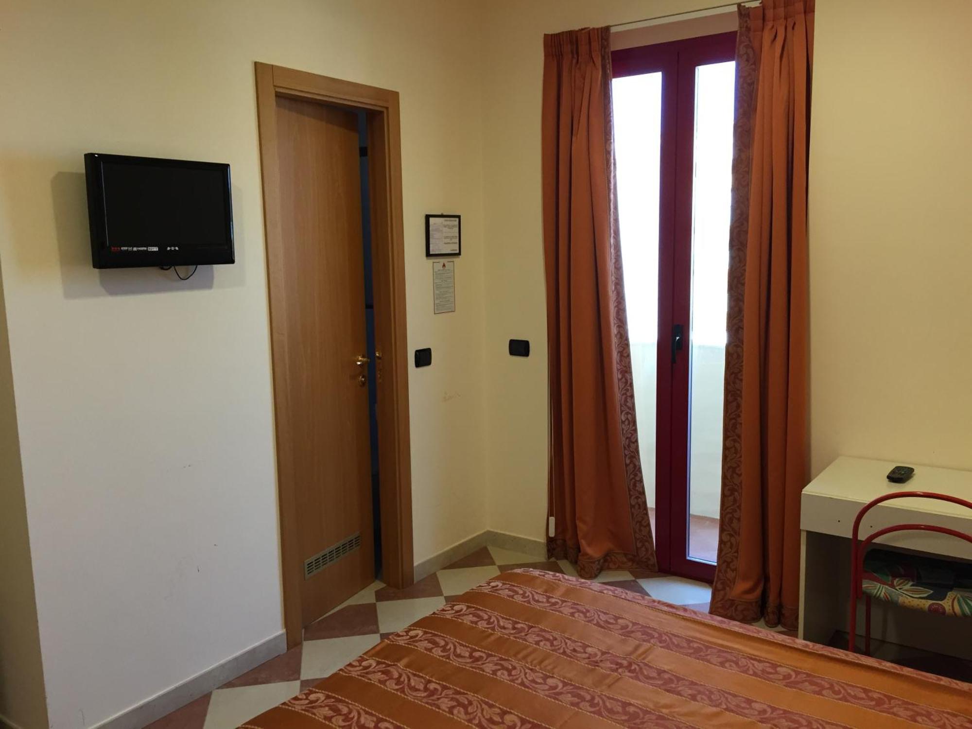 Hotel Fiorella Сенигаллия Номер фото