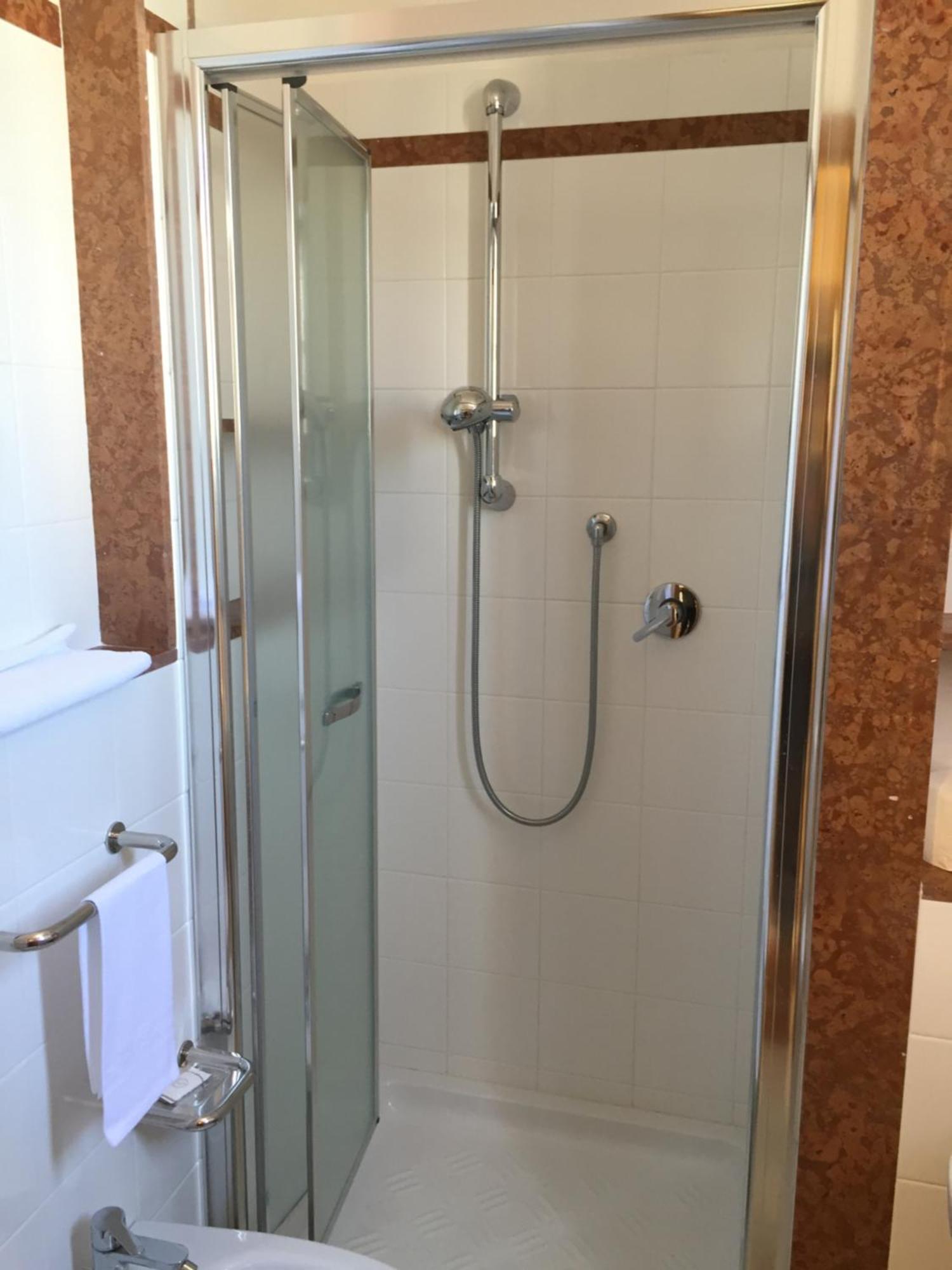 Hotel Fiorella Сенигаллия Номер фото