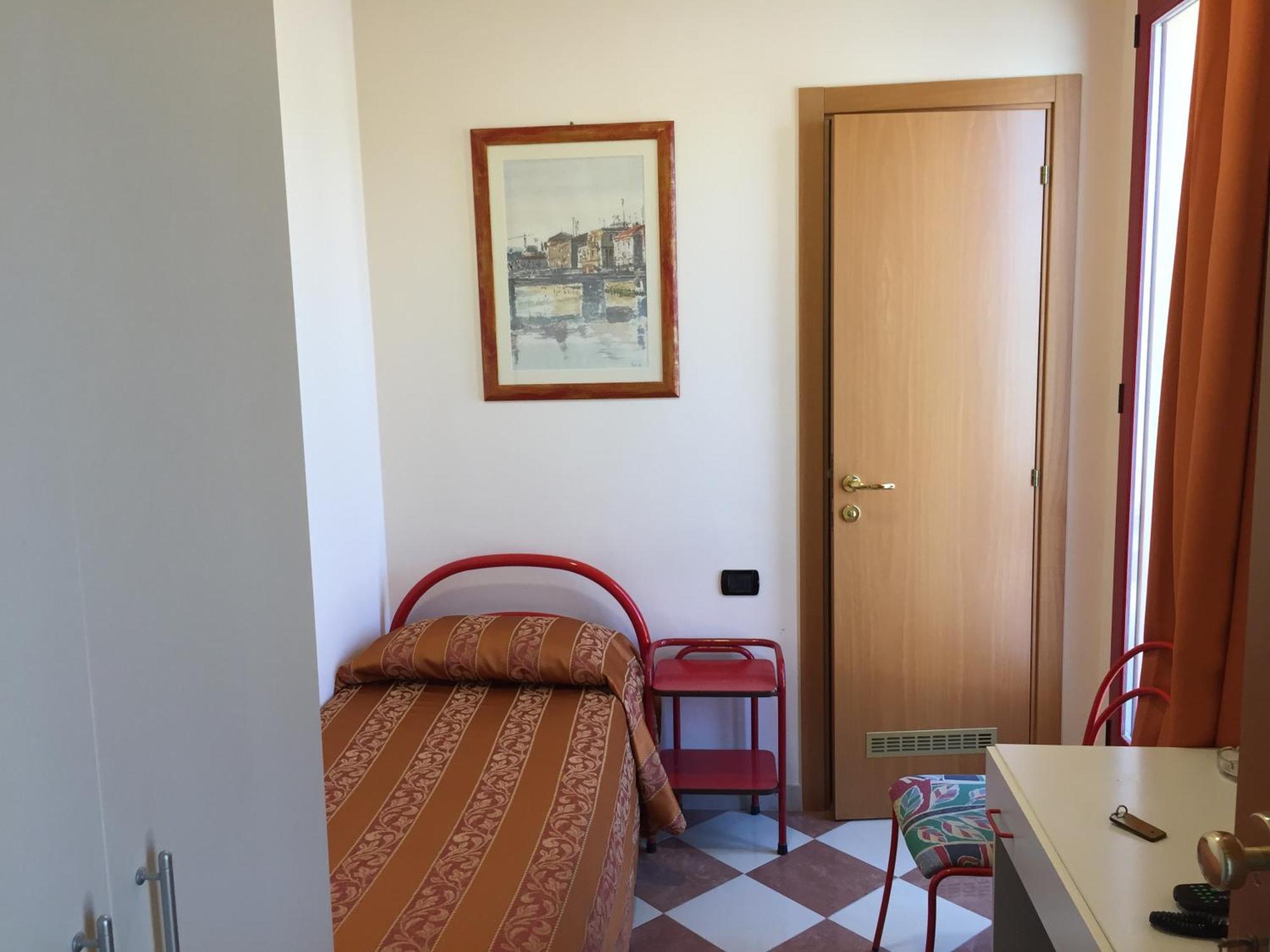 Hotel Fiorella Сенигаллия Номер фото