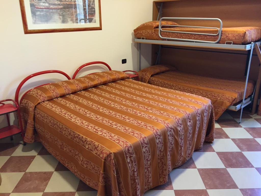 Hotel Fiorella Сенигаллия Номер фото